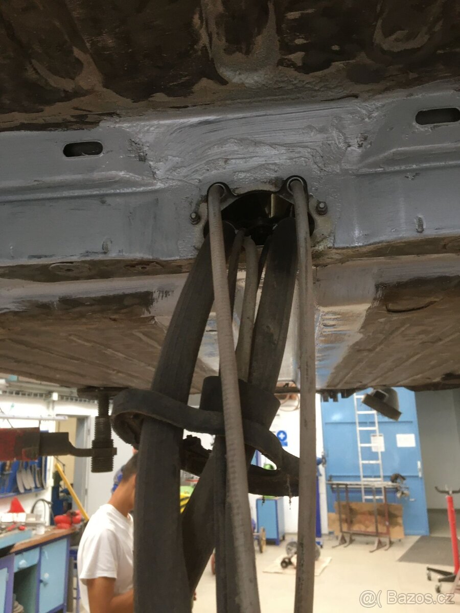 Škoda 105 S karoserie - 18