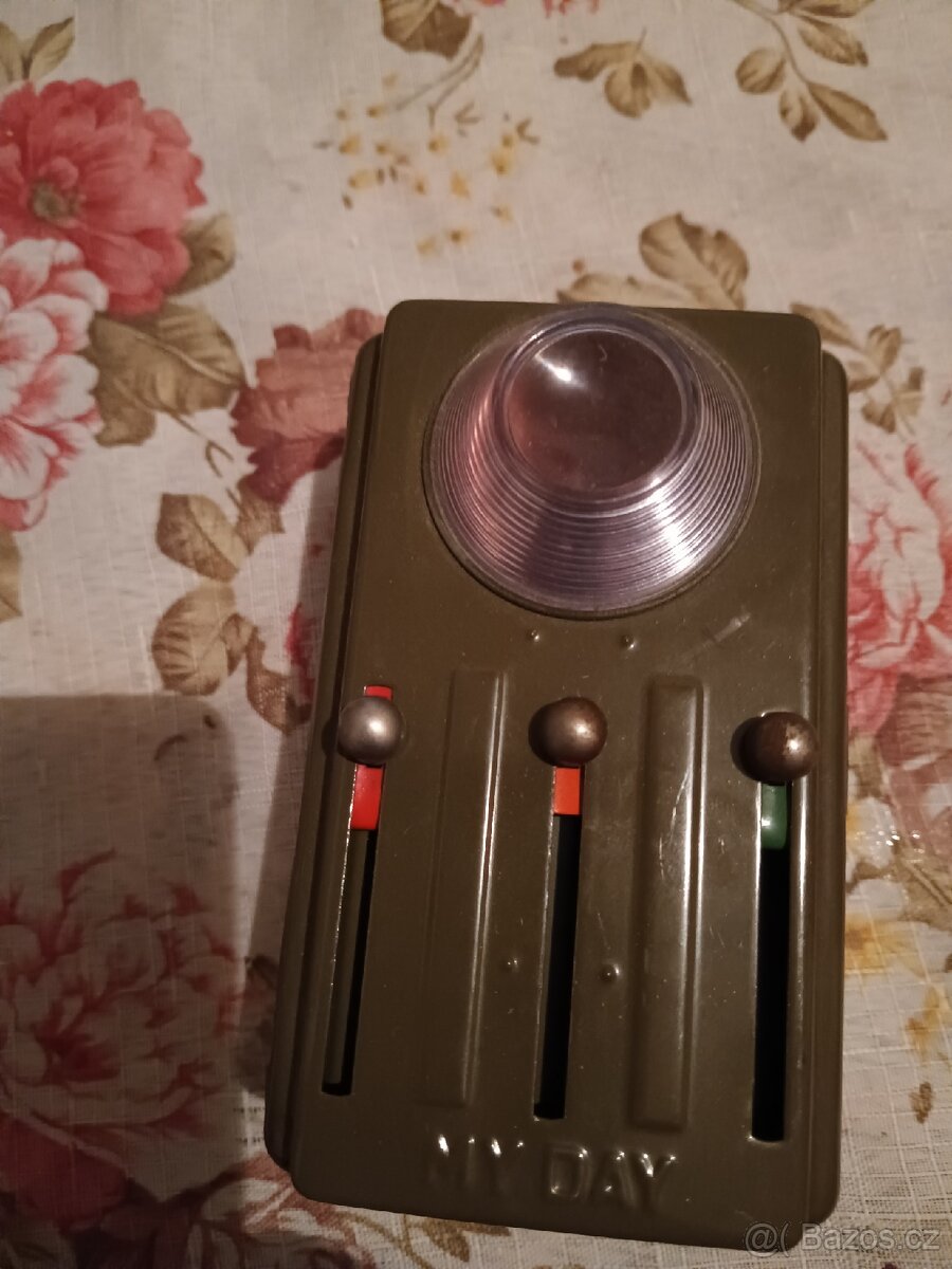 Celou pozůstalost včetně prosklené skříně 👍 - 18