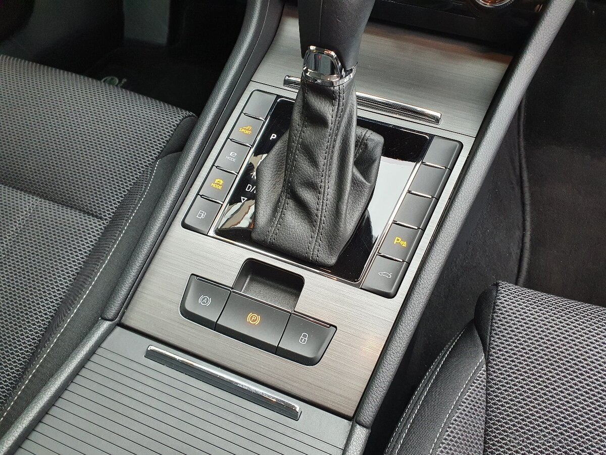 Škoda Superb 3 iV Combi 1.4 TSI 160kW DSG - záruka Autodraft - 18