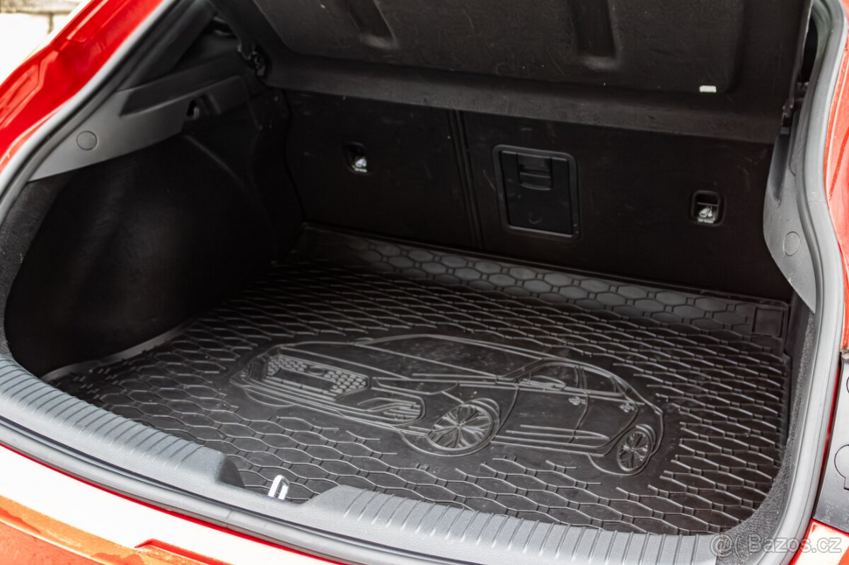 Hyundai i30 Fastback 1.5 T-GDi Family 118kW / TOP STAV / - 18