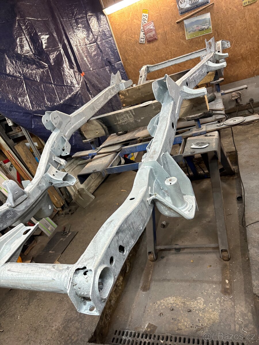 Rám - Rámy na Navara D22 / D40 / Hilux / L200 - 18