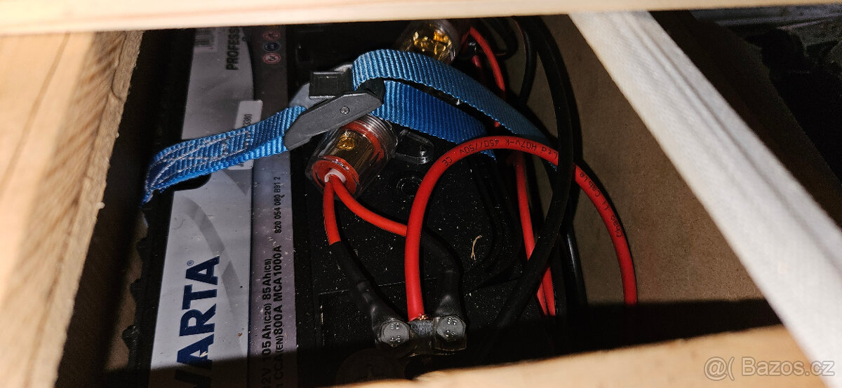 Obytný přívěs Chateau 400 - 18