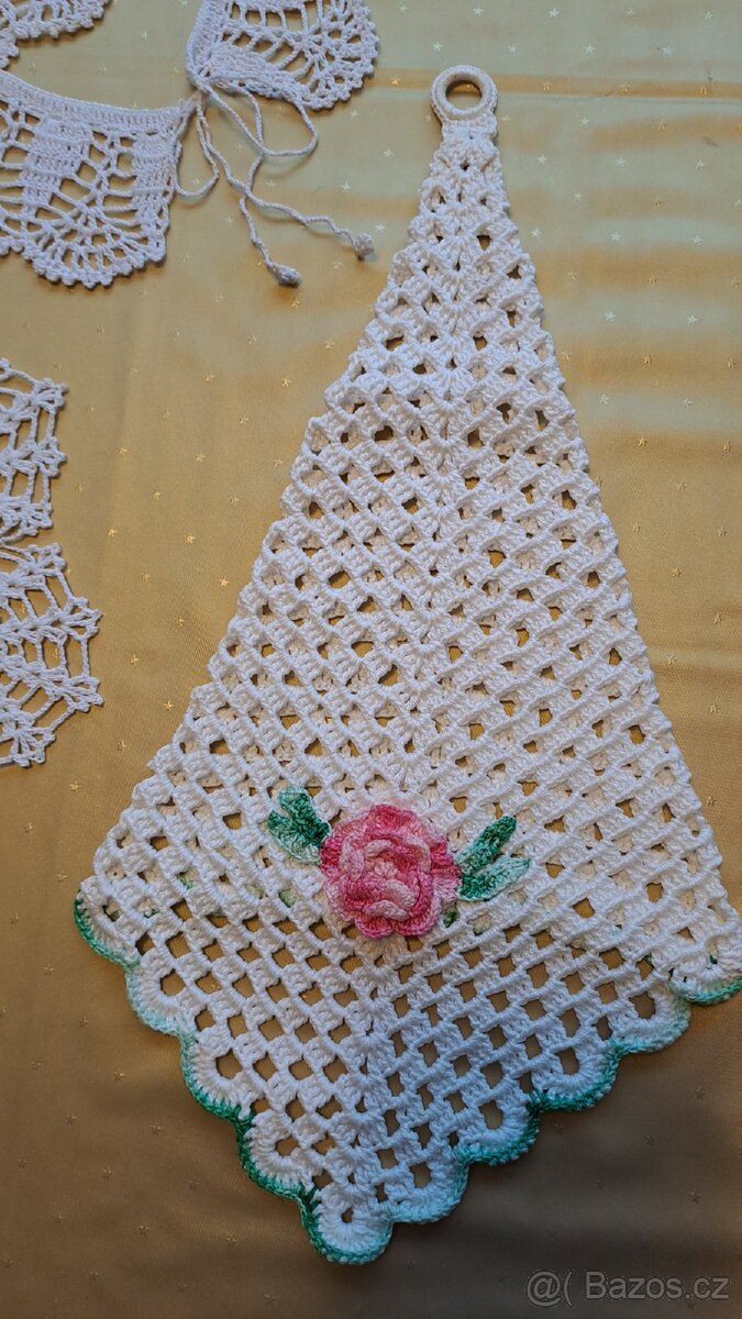 retro sbírka cukrářských zástěrek, krajkové límečky - 18