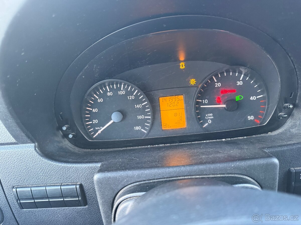 MB Sprinter 516 4x4 dílna + 6 místné - 18