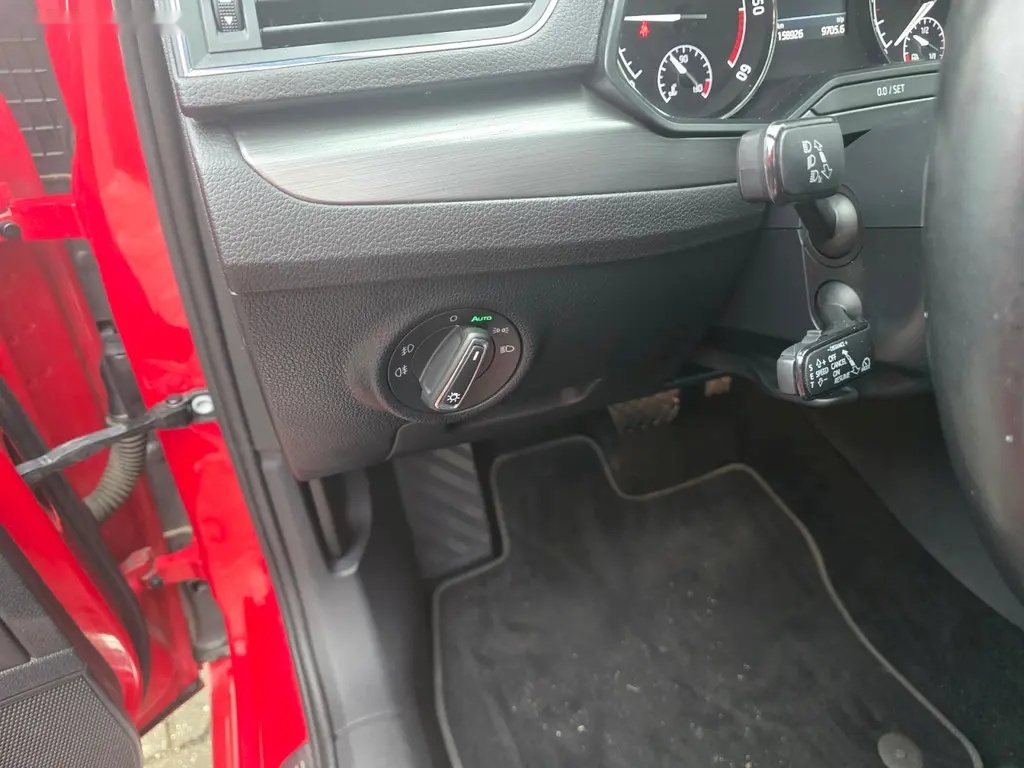 Škoda Superb, COMBI STYLE 2,0 TDi / 140 kW D - 18