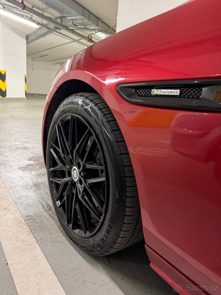 Jaguar XE 2.0D 4x4 R-SPORT DYNAMIC - 18