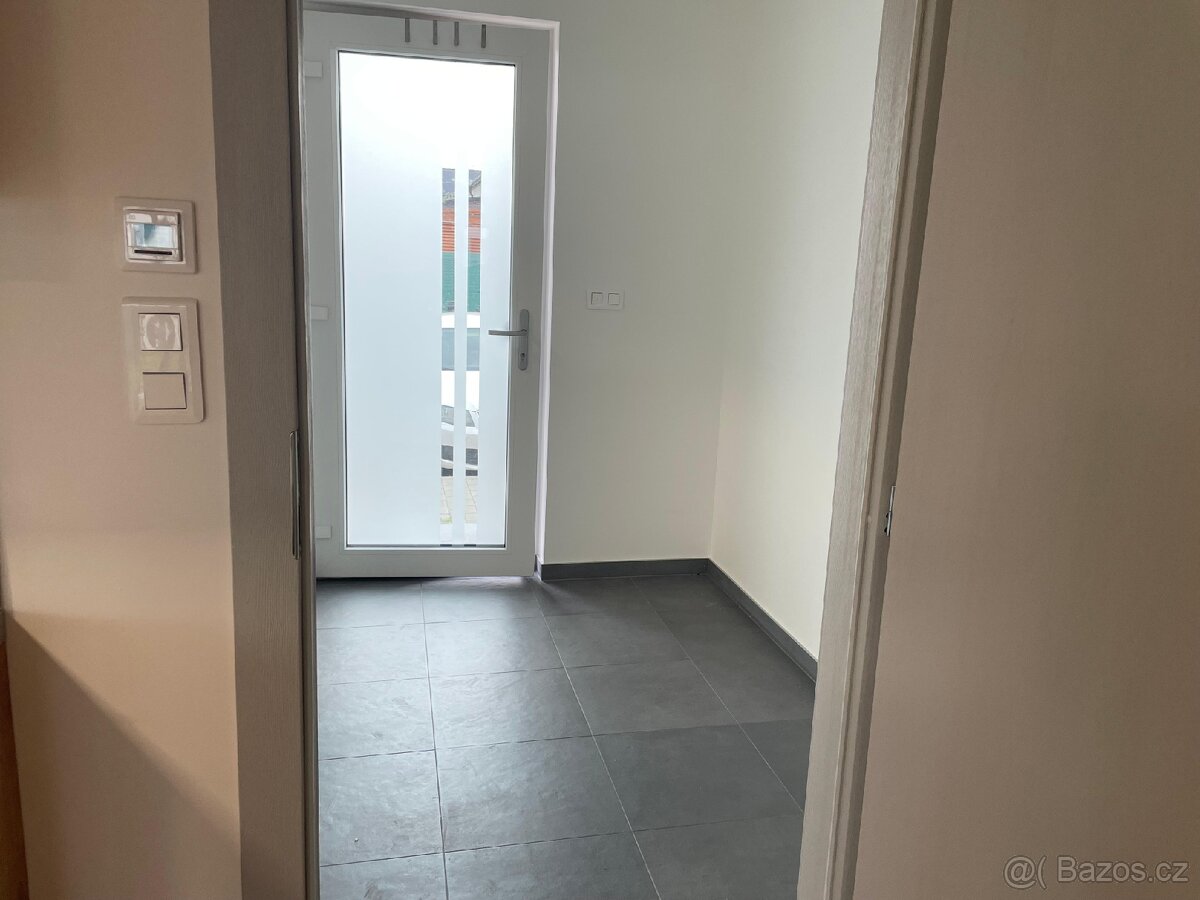 Pronájem bytu Rodov 3+kk se zahradou a parkováním - 18