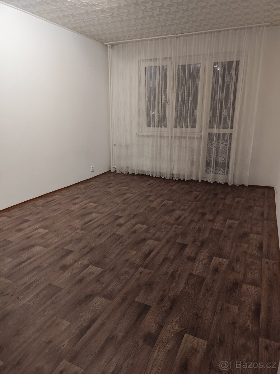 Pronájem bytu 1+2 s balkonem v Kadani 54 m - 18