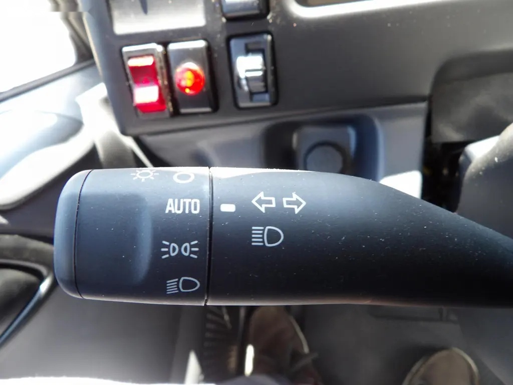 Isuzu, M27 3,0L, hákový nosič kontejn - 18