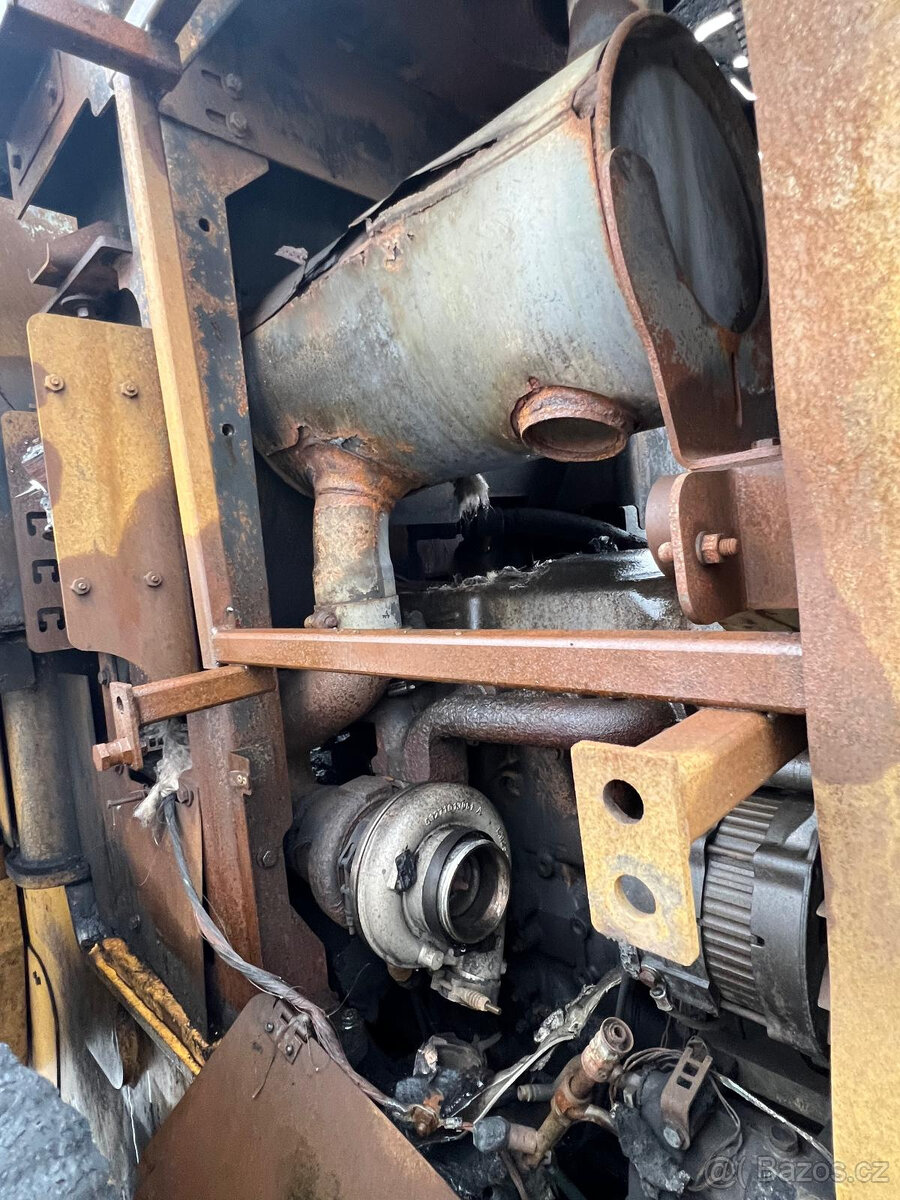 Čelní nakladač CATERPILLAR 930 H, ROK 2011 - 18