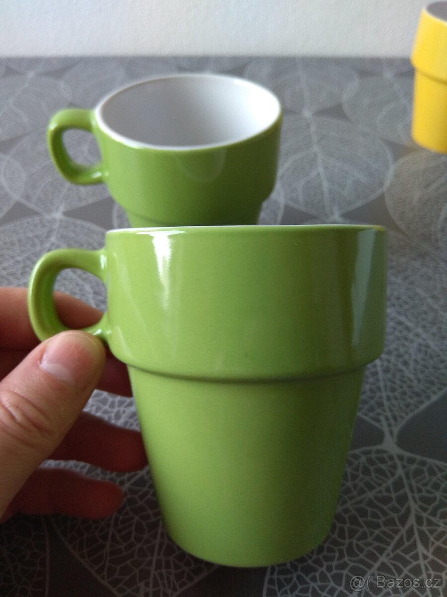 Nové stohovatelné hrnky - 250 ml, různé barvy - 18