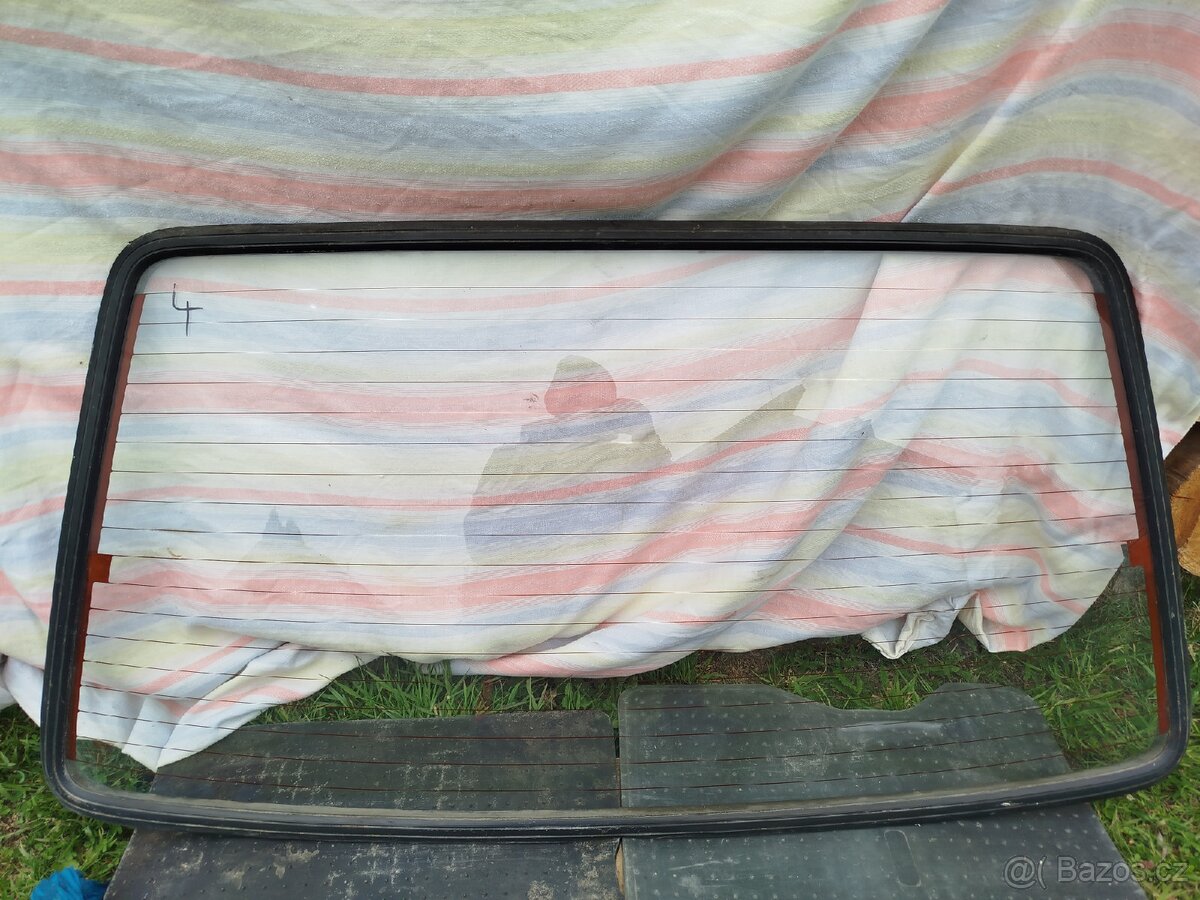 Škoda Felicie sklo kufru - 18