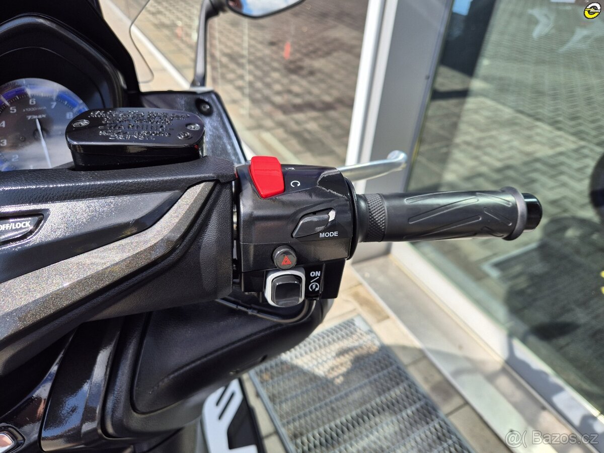 Yamaha T-Max 560 - 18