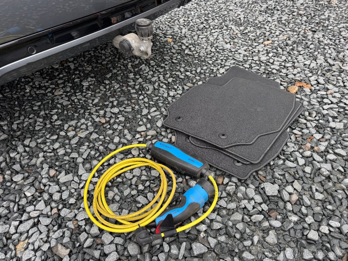 Volvo XC90 2,0 T8,R-DESIGN,PANO,7míst,ČR - 18