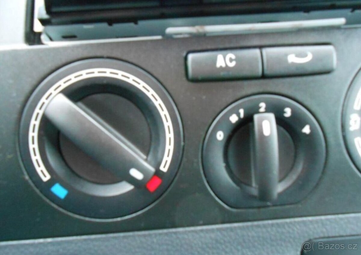 Volkswagen Multivan 1,9 TDI 92 kW 7Míst.Serviska nafta - 18