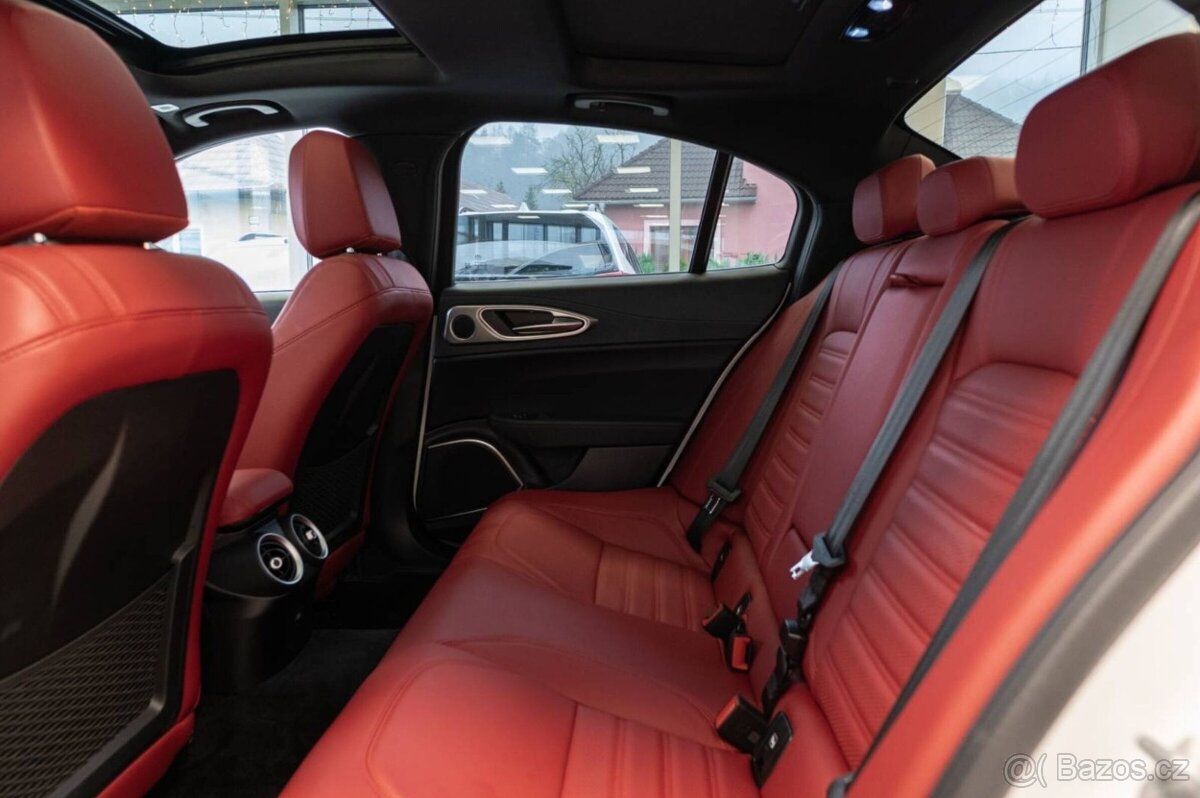 Alfa Romeo Giulia 2.0 GME Veloce AWD AT - 18