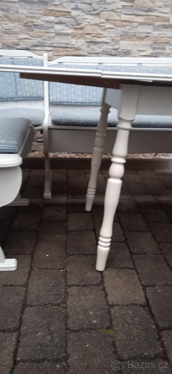 Rohová lavice bílá se stolem +2 židlemi - 18