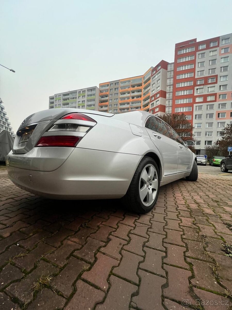 221 Mercedes-Benz - 18