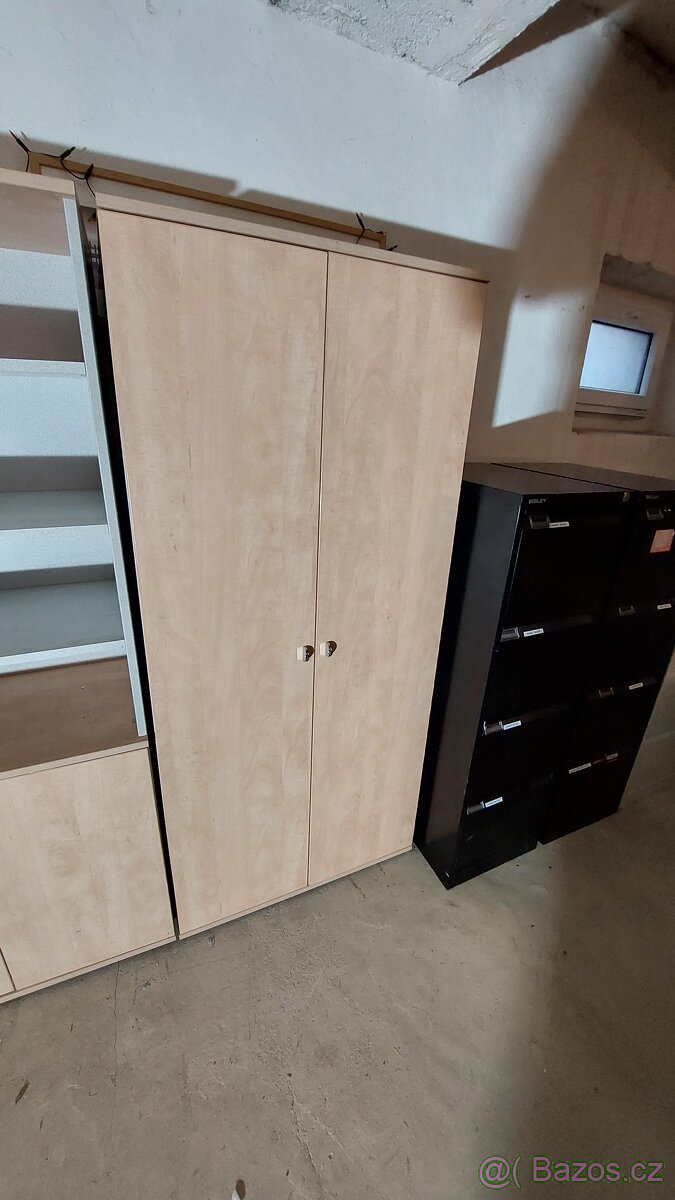 Kancelářský nábytek - 18