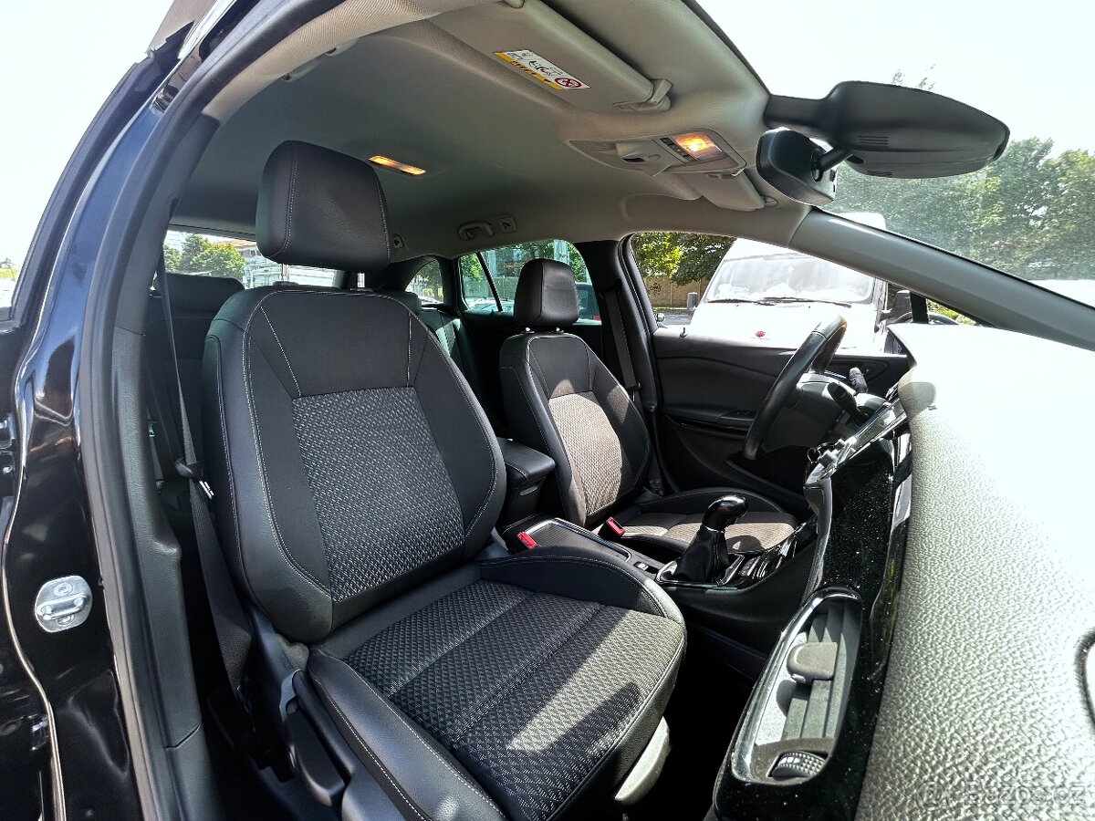 Opel Astra K kombi 2019, černá, 103.407 km - 18