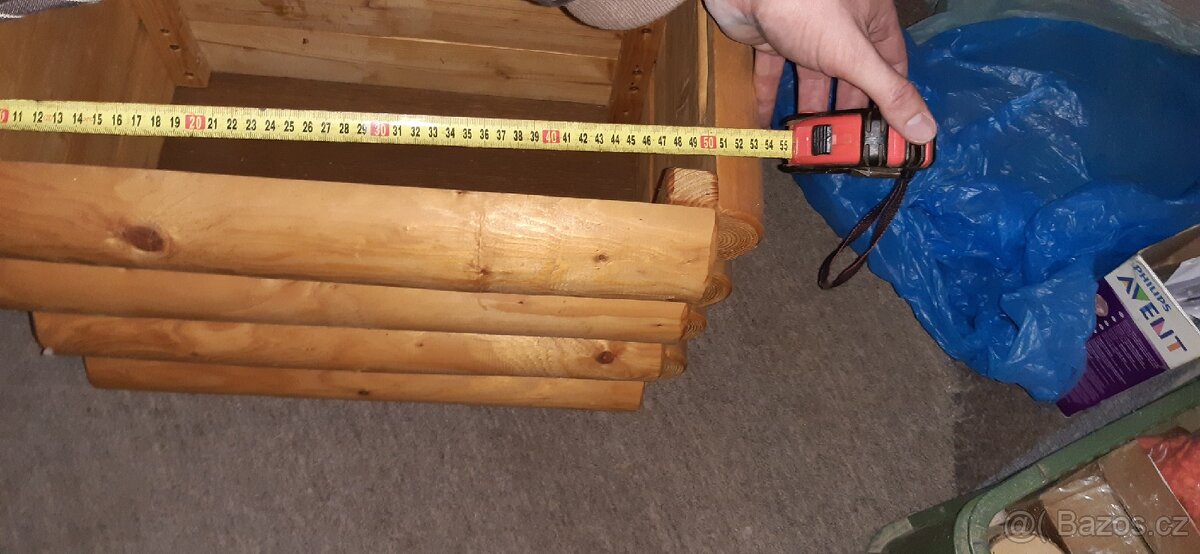 Dřevěné krmítko, ptačí budka, stolička, bedýnka
- 18