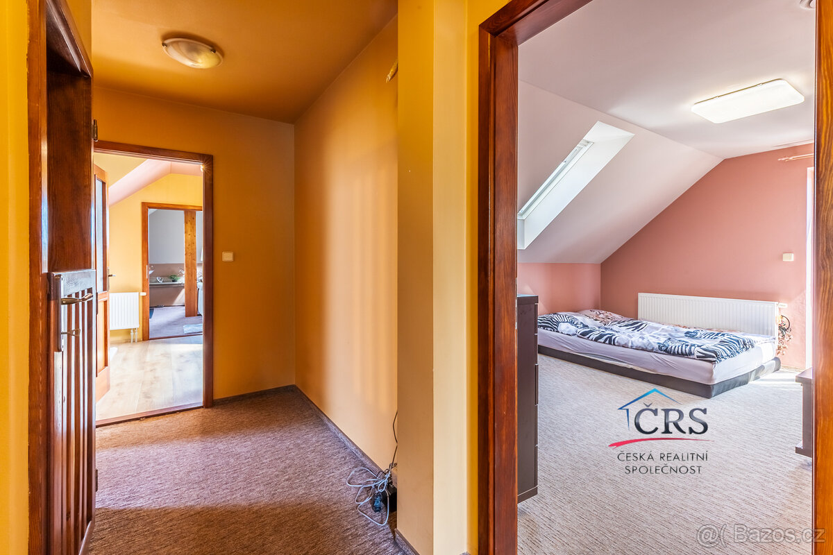 RD 8+1/G,B,T, ležící na pozemku o velikosti 840 m2, Přezleti - 18