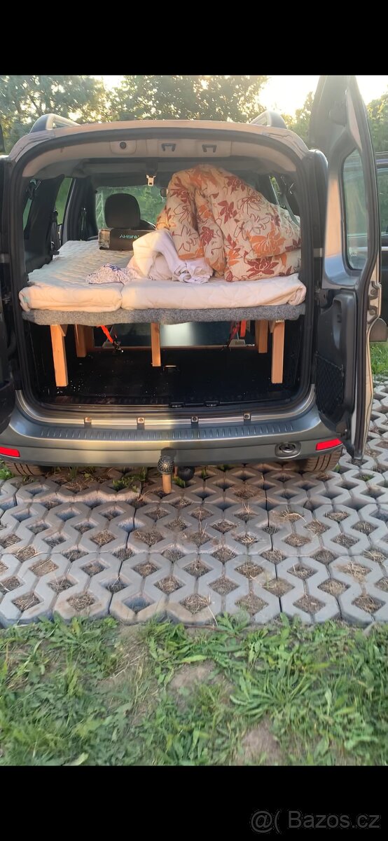 Dacia Logan vestavba na míru MCV 1.6 16V 2010 - 18