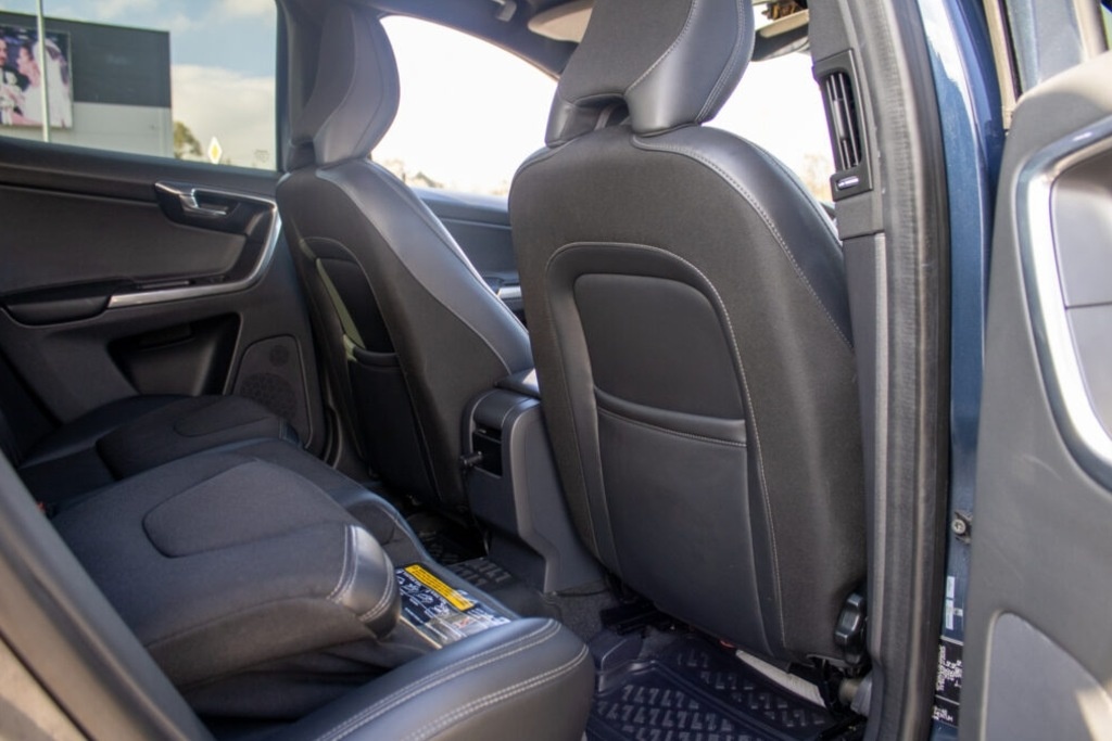 VOLVO XC60 (2015) - 18