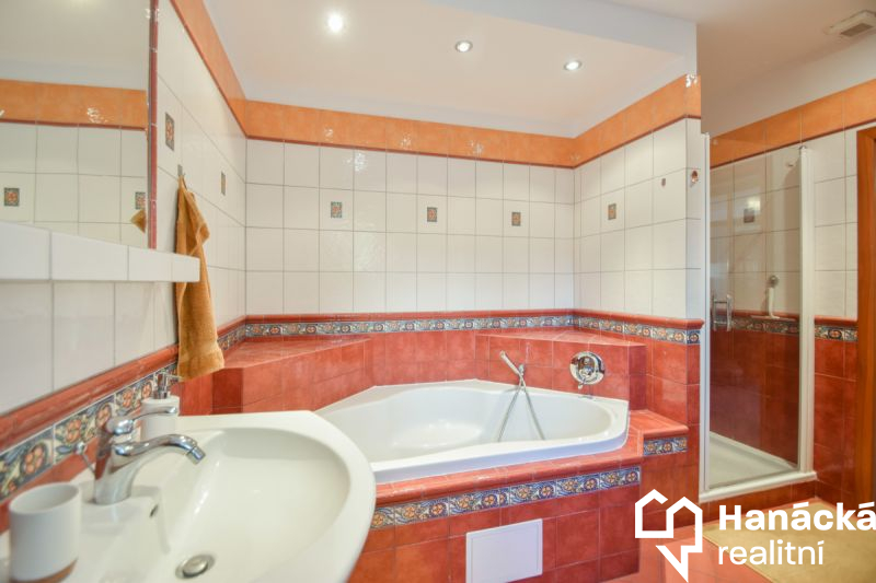 Pronájem podkrovního bytu 3+kk, 114 m² - ul.... - 18