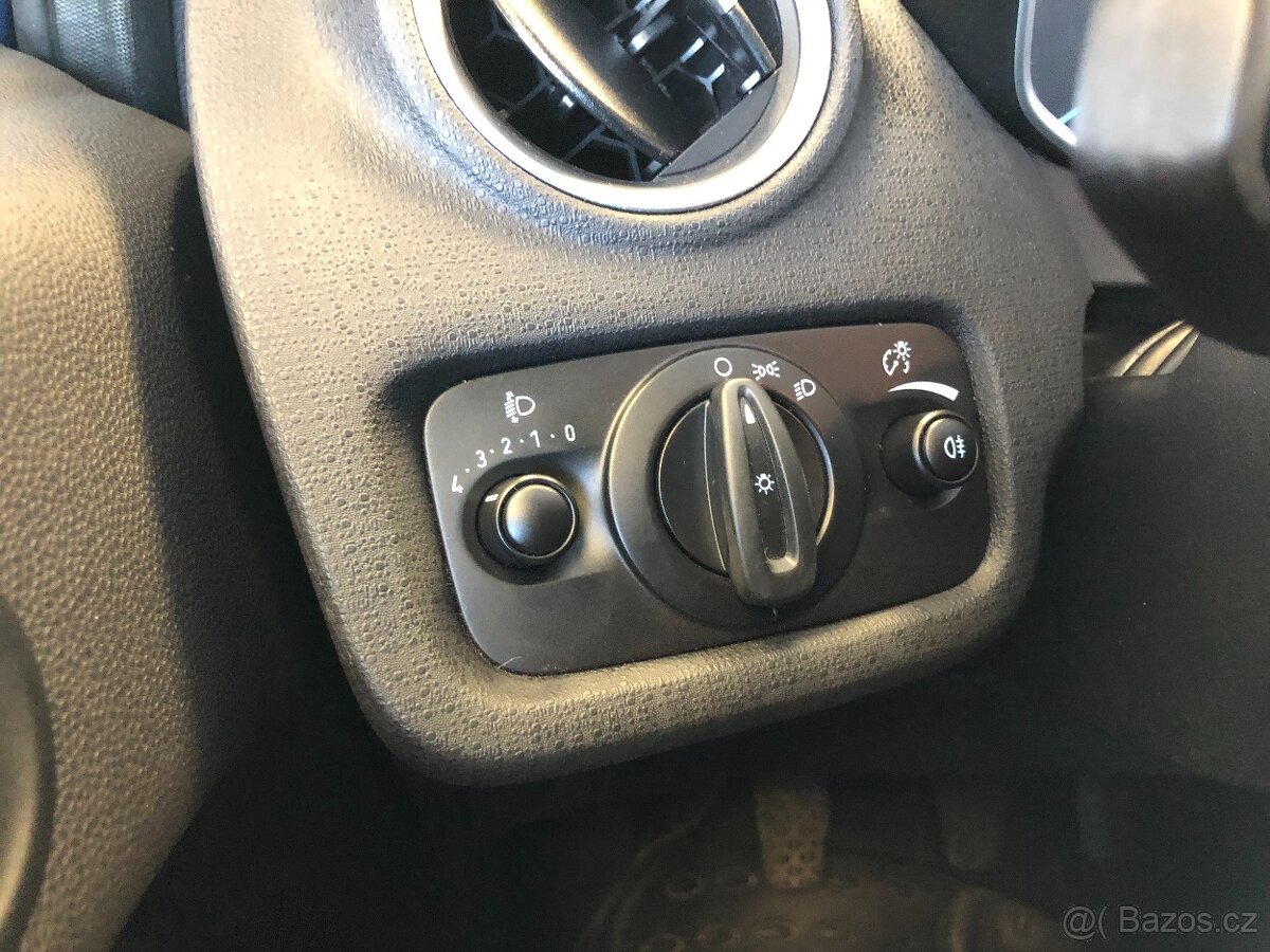 FORD FIESTA 1.3i - 18