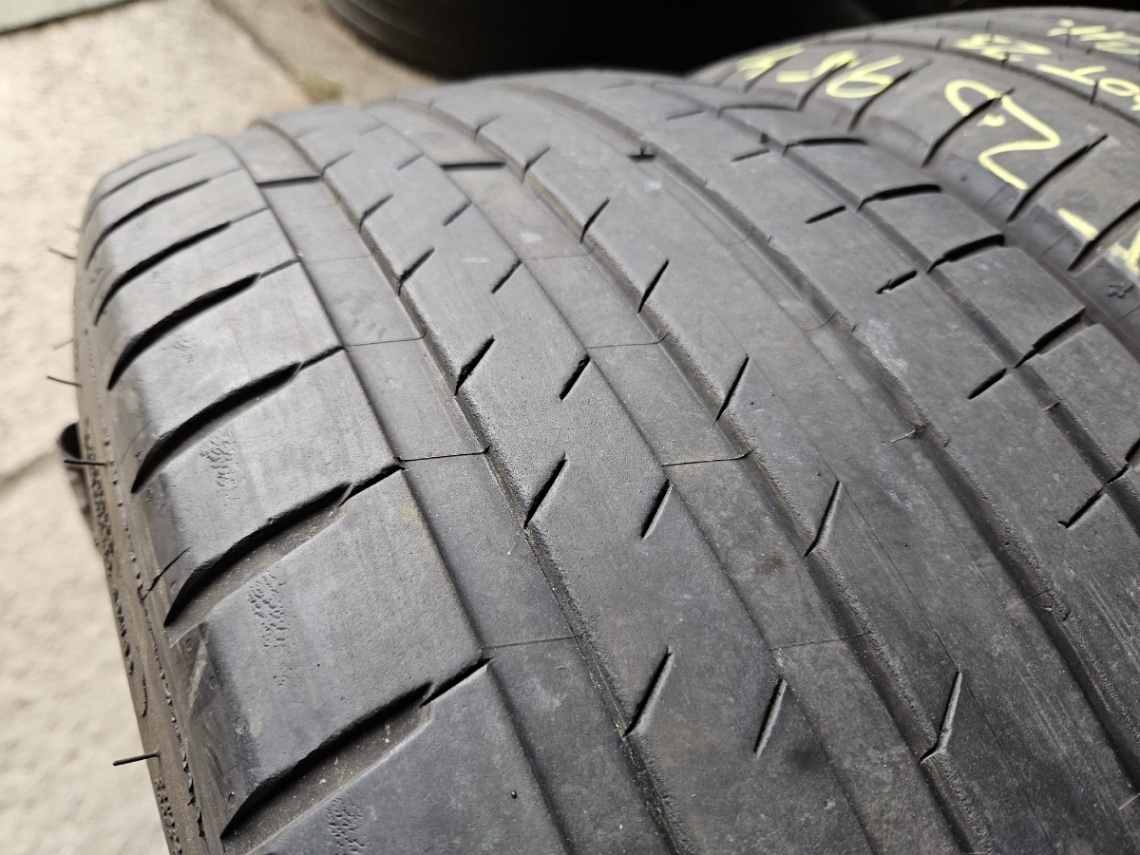 245/35R20 - 18