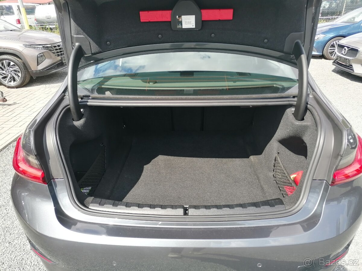 BMW Řada 3 2.0 318D A/T,Kůže,Ambient. - 18