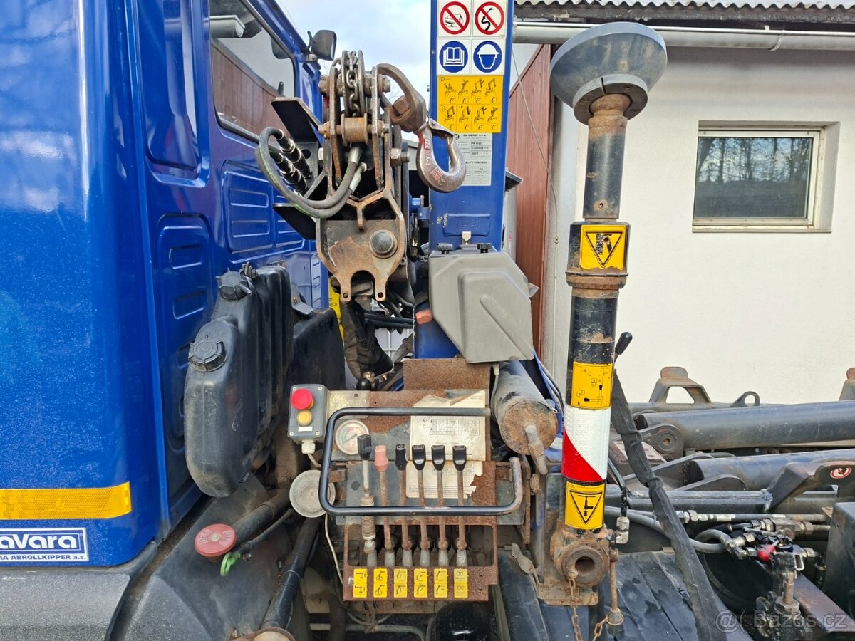 MAN LE 12.220 + HR - 18