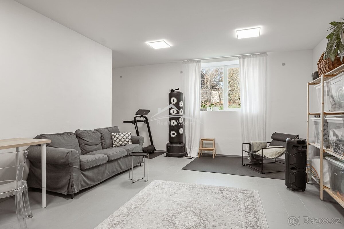 Prodej rodinného domu 6+kk s autodílnou – Šimanov, 9 km od J - 18