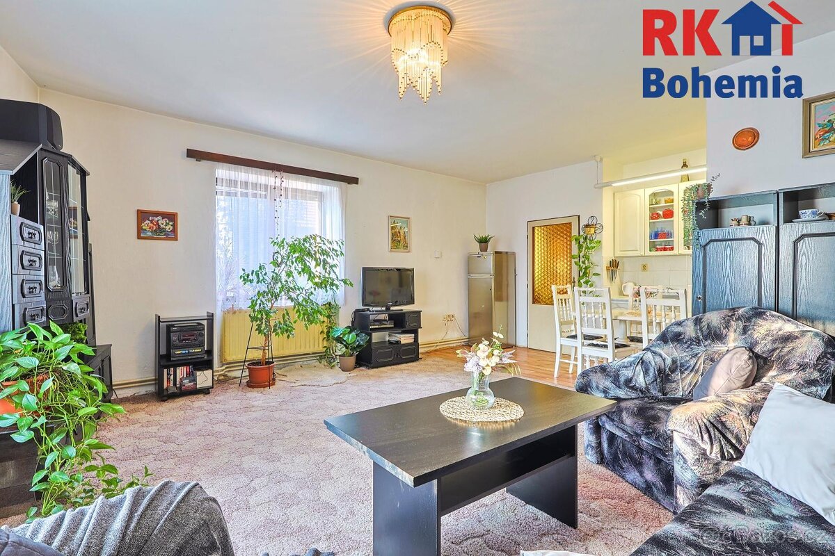 Nabízím k prodeji 2 rodinné domy s velkým pozemkem v obci By - 18