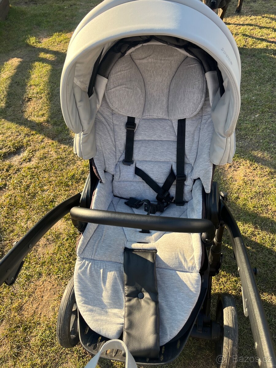 Kočárek Junama - 18