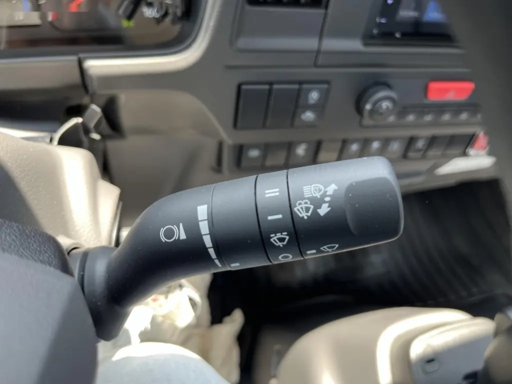 Isuzu, M30 7,5t 3,0L 150k A/T hák. no - 18