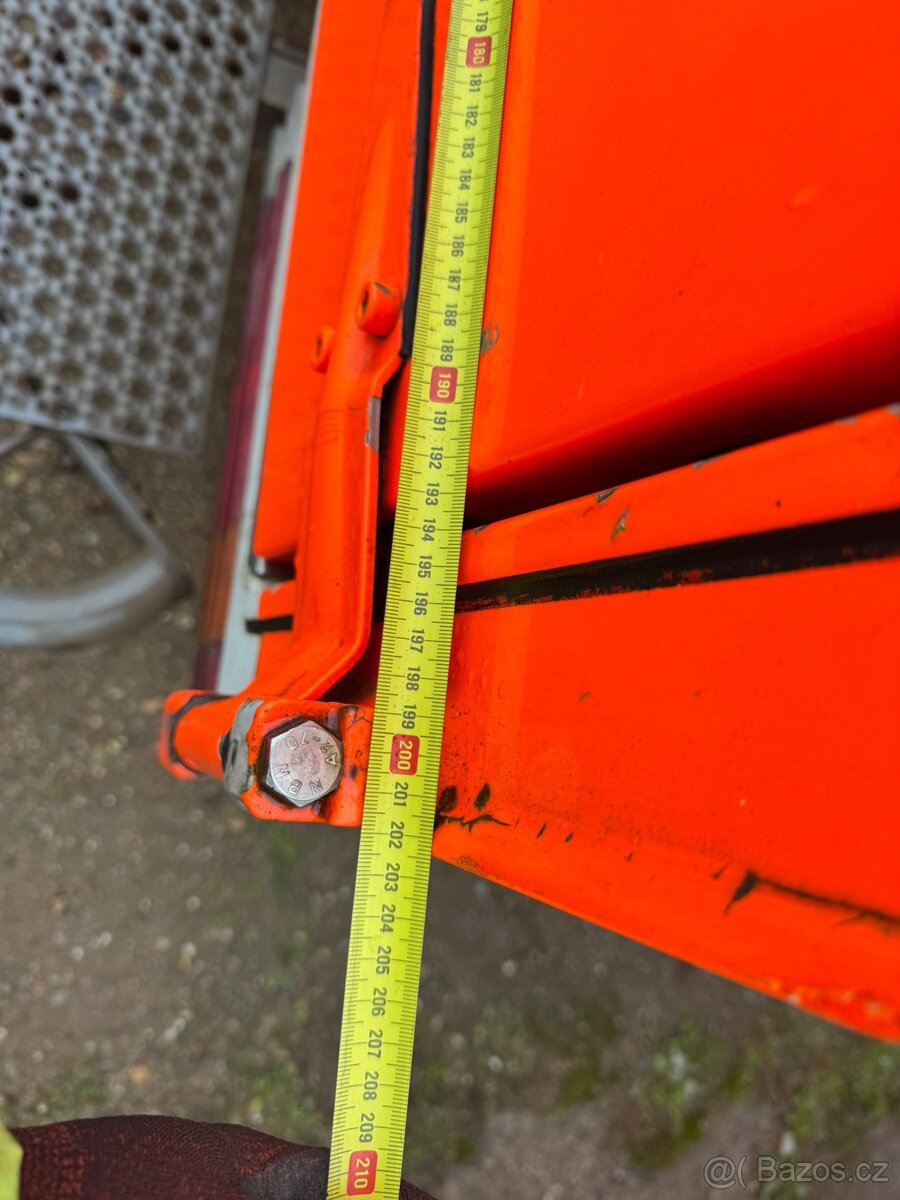 Nástavba ze sanitniho vozidla. - 18