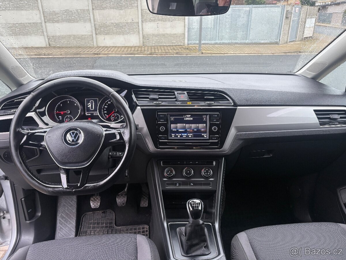 VW TOURAN 2.0TDI R.2023 134000KM 2x kola TOP STAV - [18.12. - 18