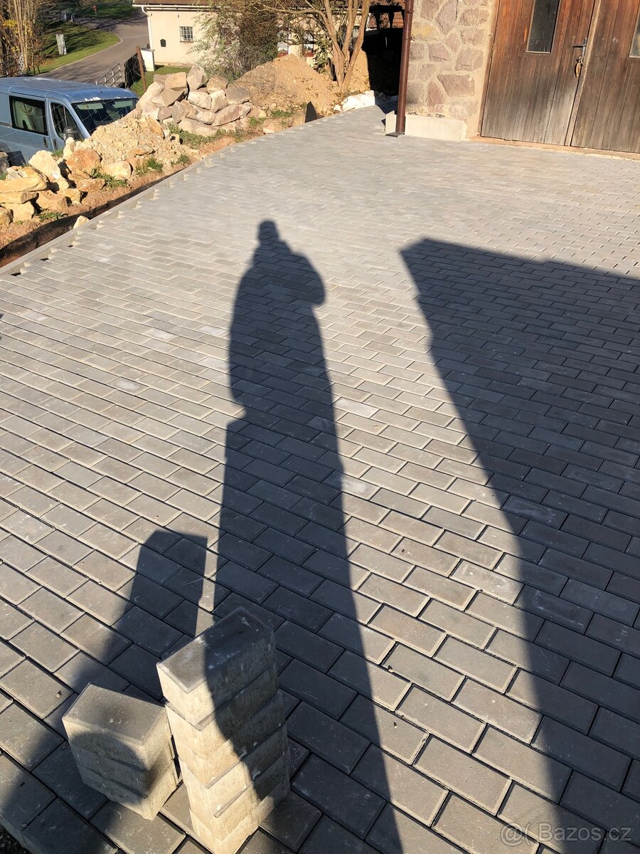 Pokládka zámkové dlažby a výkopové práce - 18