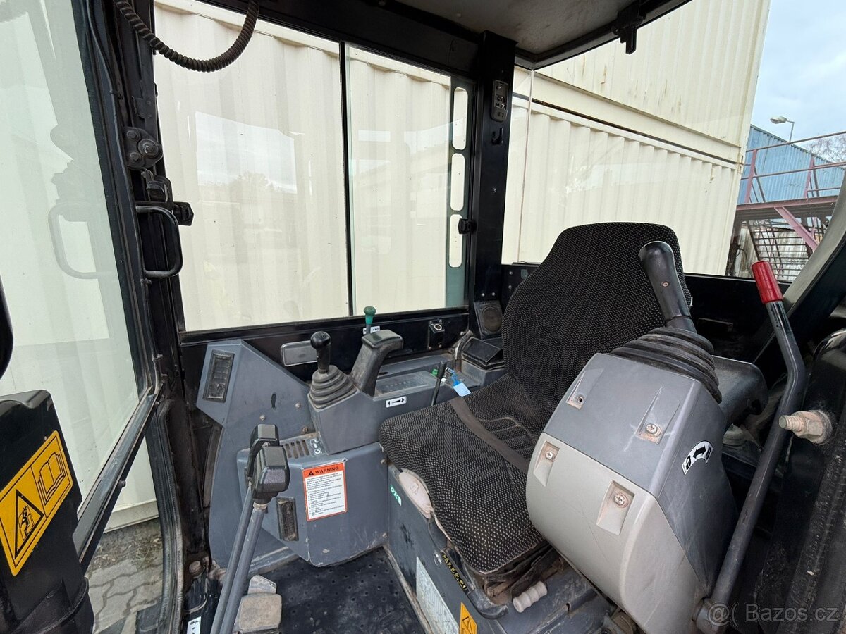 Minibagr Takeuchi TB23R - 18