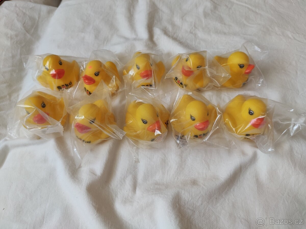 domeček auto gum hračky chrastítka kousátka kus 100,- - 18