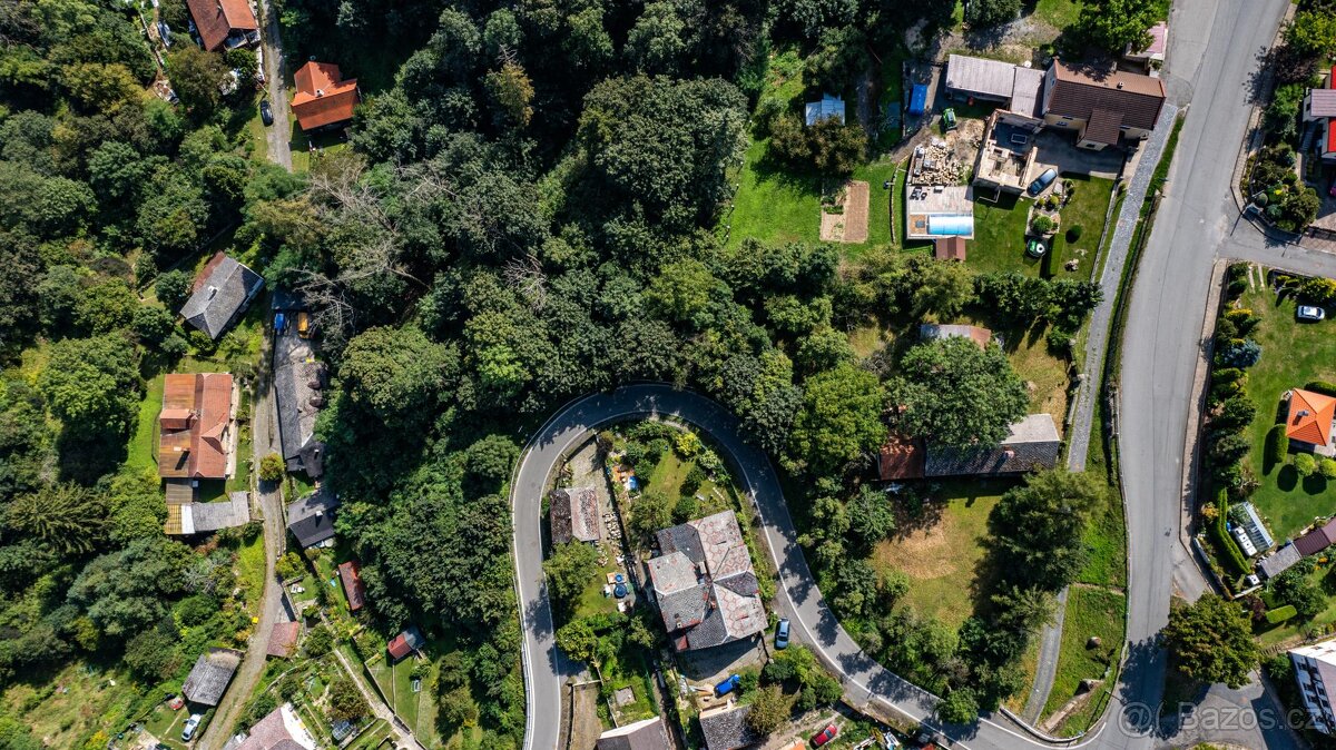 Skalsko, prodej roubenky o zast. pl. 135 m2 na pozemcích 3. - 18