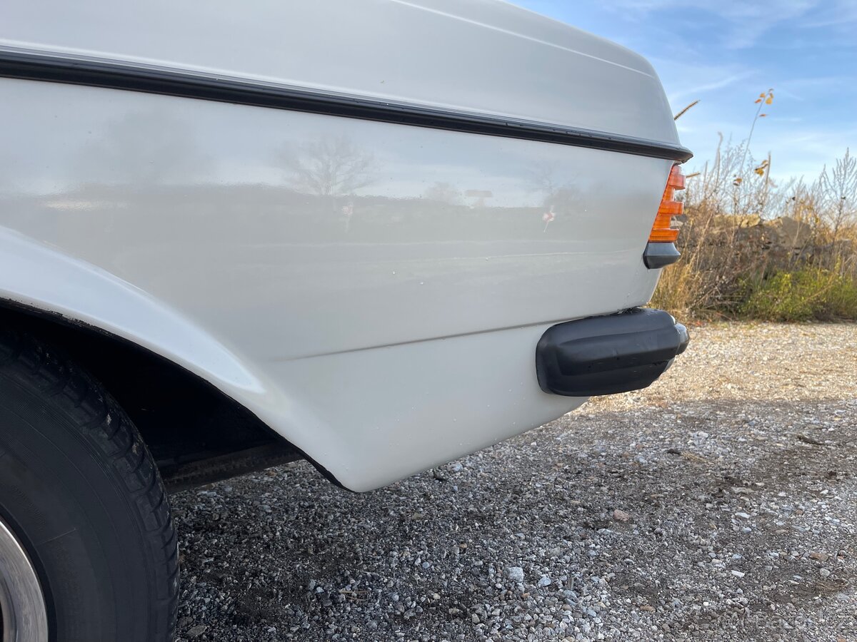 Mercedes benz w123 250 - 18