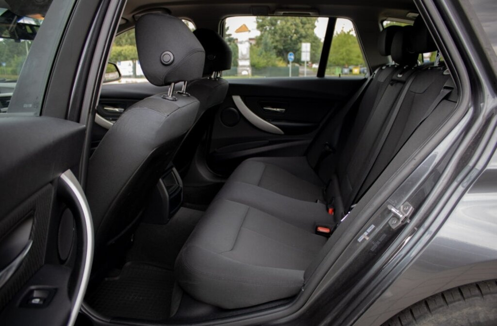 BMW rad 3 Touring 320d AT/8 - 18