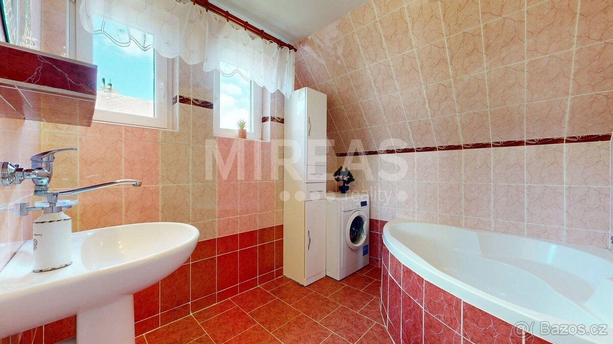 Hradec Králové- Kukleny, prodej rodinného domu 5+2, na pozem - 18