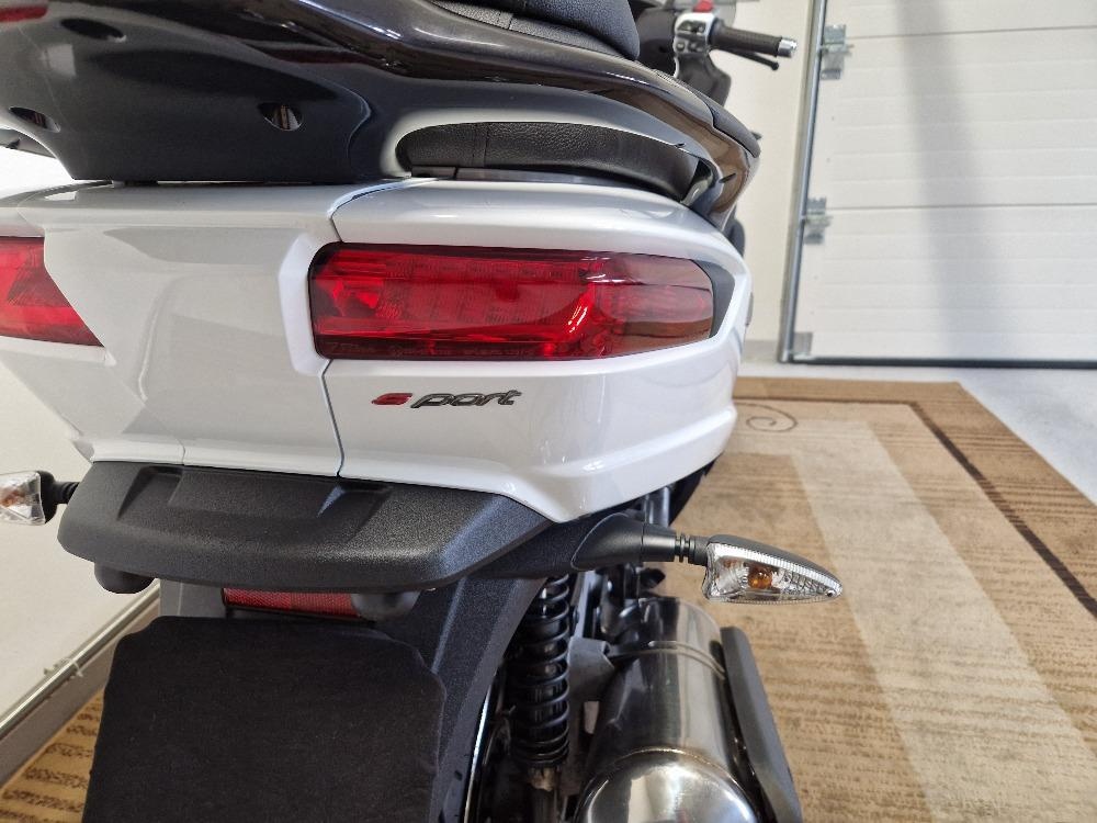 Piaggio MP3 500 ABS LED ESP USB 5/2015 - 18