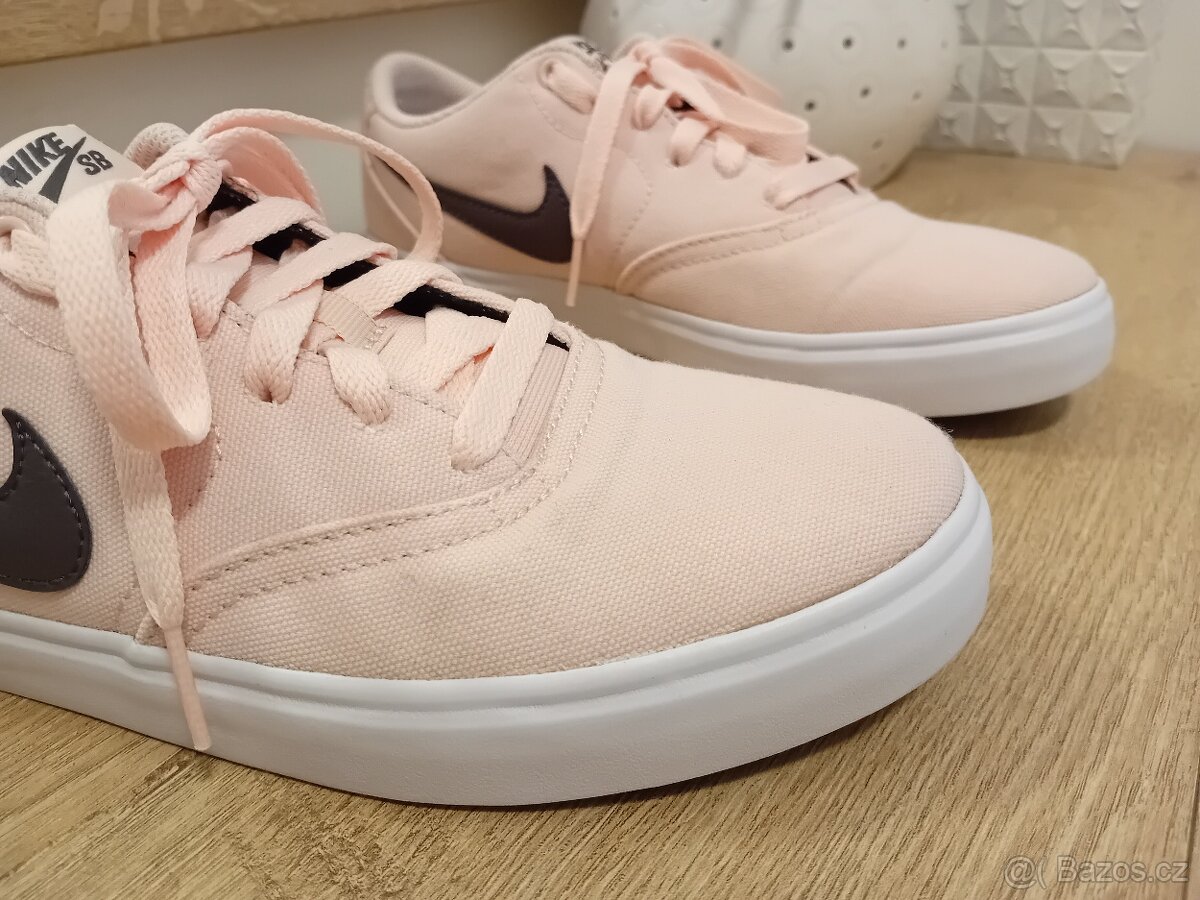 Nike dámské tenisky Solarsoft vel. 39 - 18