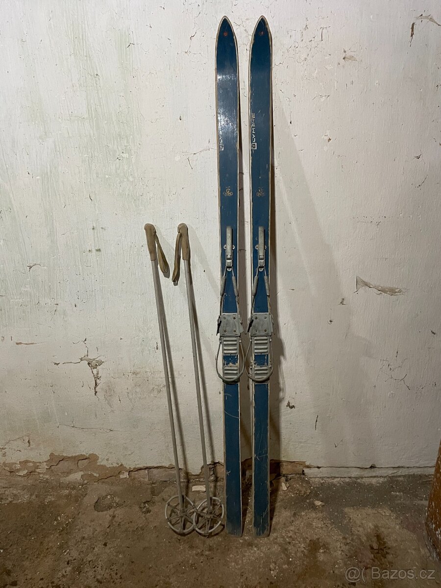 Prodám troje historické lyže - 18