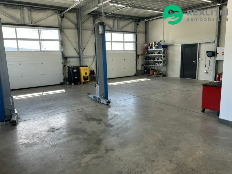 Novostavba haly, pozemek 3000m2, 8km od Brna, u D1 - 18